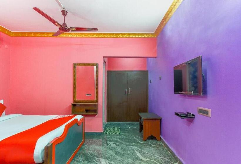 اتاق کلاسیک سه تخته, Oyo Flagship Madras Guest House
