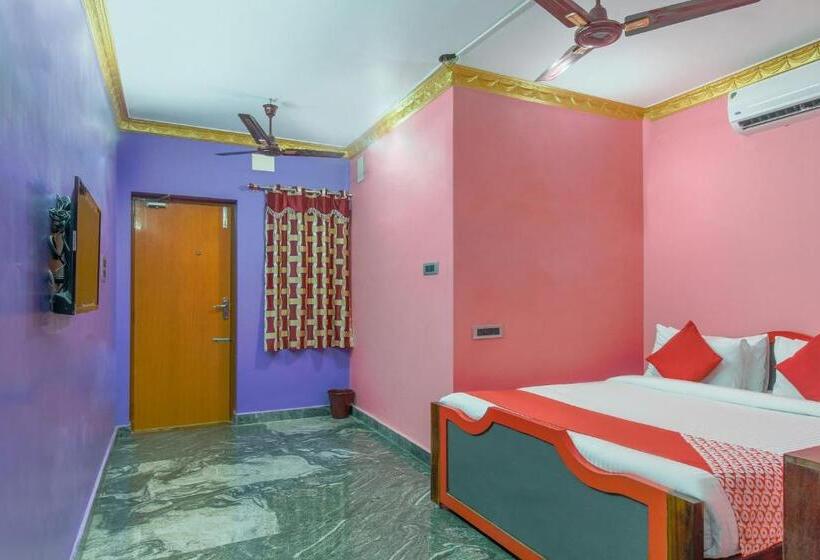 اتاق کلاسیک سه تخته, Oyo Flagship Madras Guest House