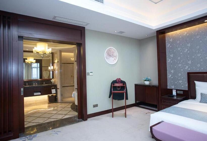 سوییت لوکس, Ln Dongfang Resort