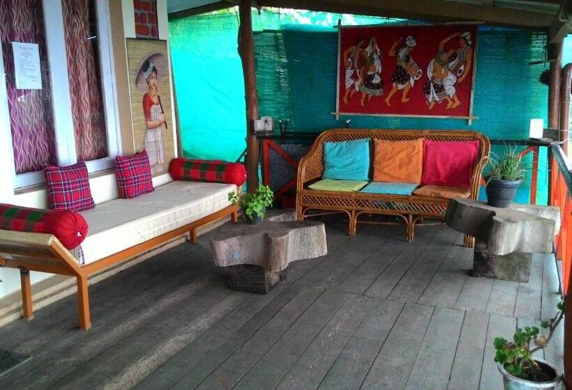 اتاق خانوادگی با چشمانداز کوه, Kodai Heaven