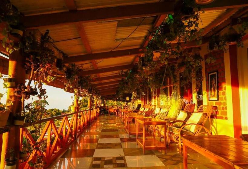 سوییت با چشمانداز کوه, Kodai Heaven