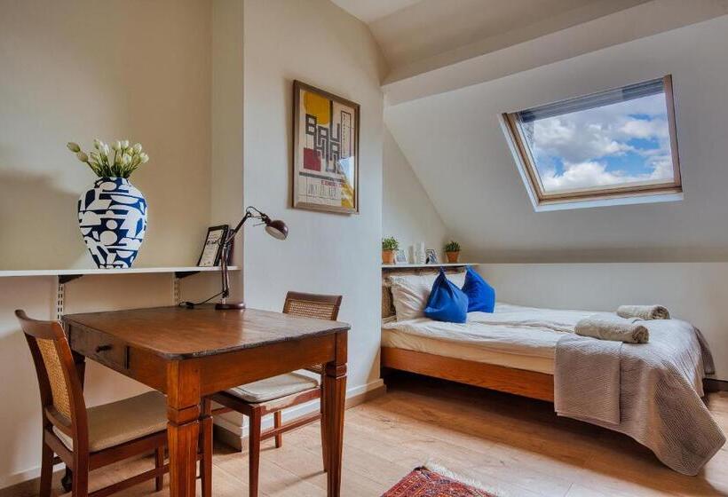 ویلای 1 خوابه, Comenstay Brussels