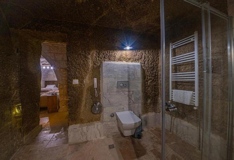 Полулюкс с Бассейном, Belenus Cave House
