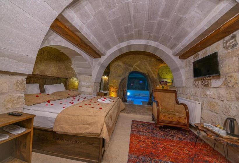 Полулюкс с Бассейном, Belenus Cave House