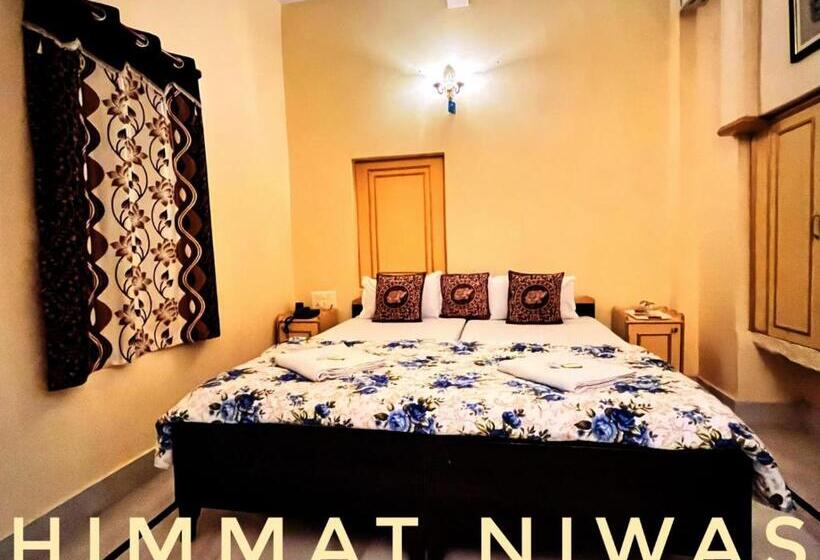 스탠다드 룸 킹사이즈 침대, Himmat Niwas