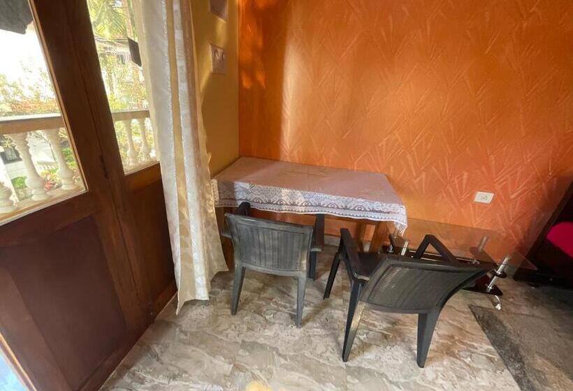 اتاق لوکس, Jason Guest House