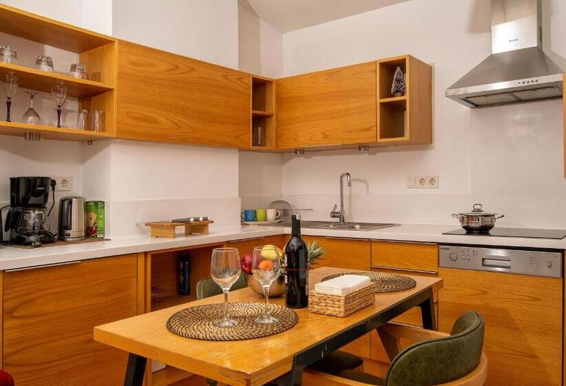 1 Bedroom Penthouse Apartment, Kumbaracı Apartments & Suites