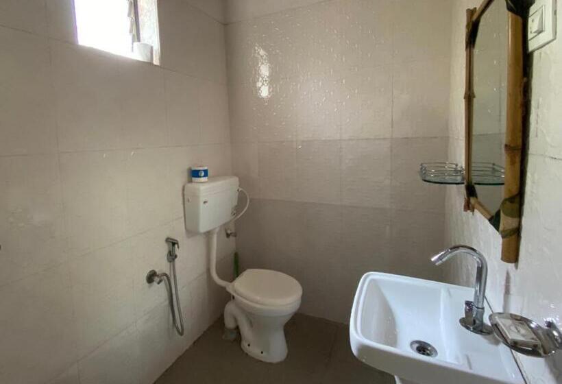 Дом 1 Спальня, Ff Space, Beach Property Only For Shanti Yoga People, Mandremarambol Beach