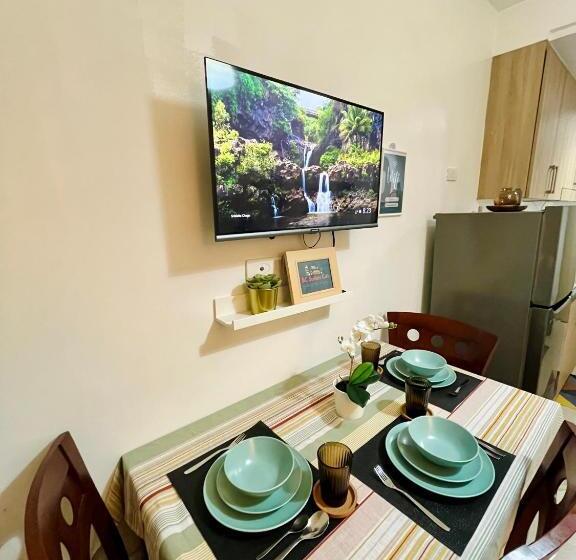 شقة غرفة نوم واحدة مزودة بشُرفة, Shore Residences   1 Bedroom Condo Unit