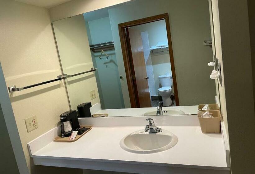 스탠다드 룸, Campus Inn Baraboo