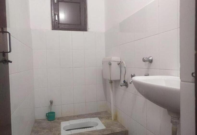 Номер Стандарт, Shree Radha Krishna Guest House By Wb Inn