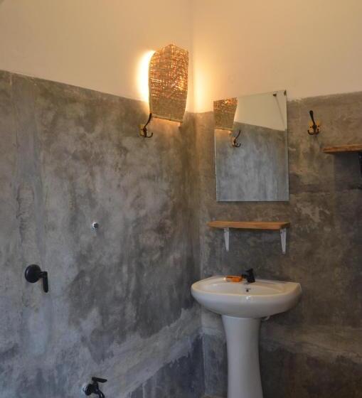 带海景的豪华间, The Stables Hotel Midigama