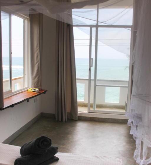 豪华海景房带阳台, The Stables Hotel Midigama