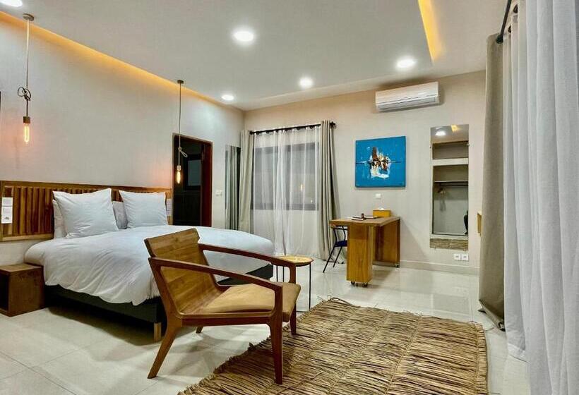 اتاق لوکس, Le Kentia
