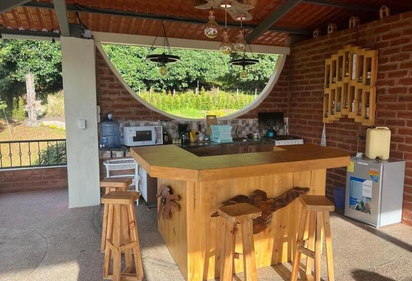 اتاق استاندارد با تراس, Habitación Privada Con Terraza Panorámica, Cocina, Parqueadero