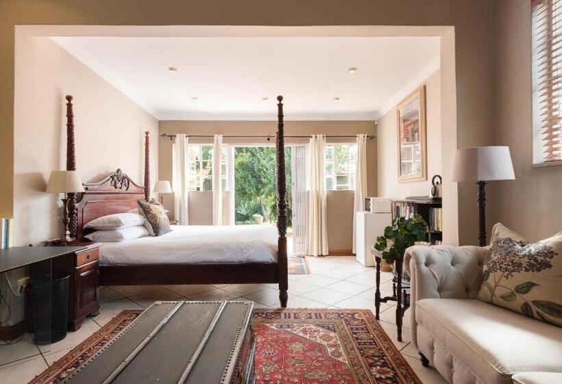 Deluxe Suite King Bed, House Falcon   Close To Zah