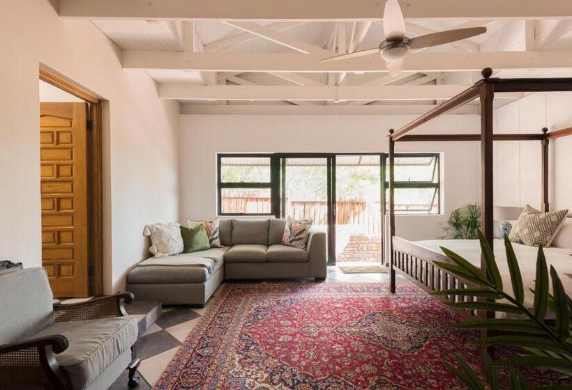 سوییت سوپریور, House Falcon   Close To Zah