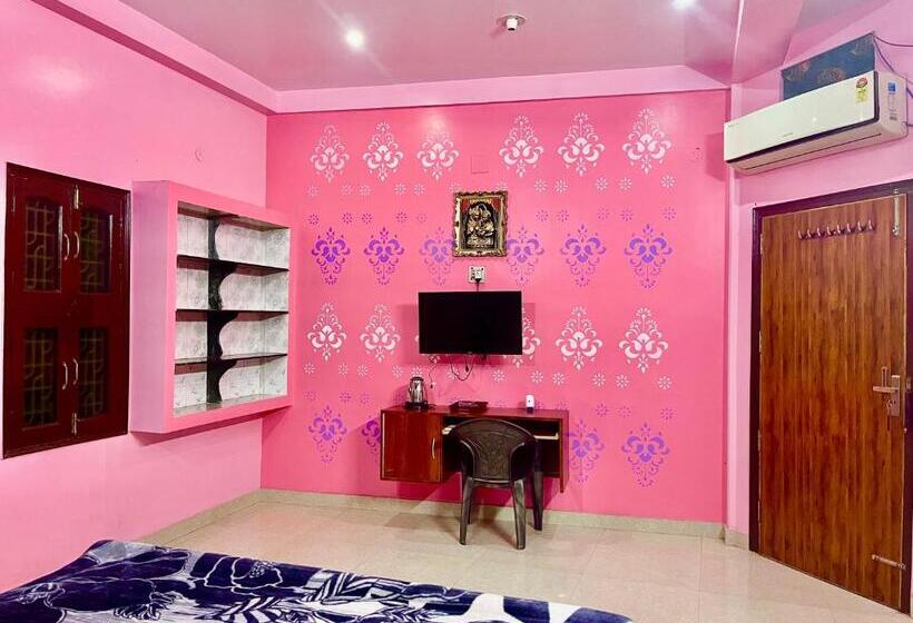 Трехместный Номер Superior, Trilok Residency   Dashashwamedh Varanasi
