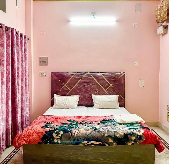 Четырехместный Номер Deluxe, Trilok Residency   Dashashwamedh Varanasi