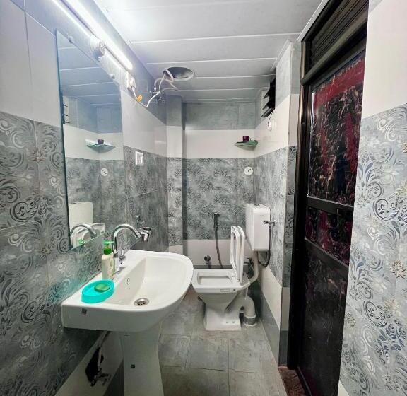 Номер Deluxe, Trilok Residency   Dashashwamedh Varanasi