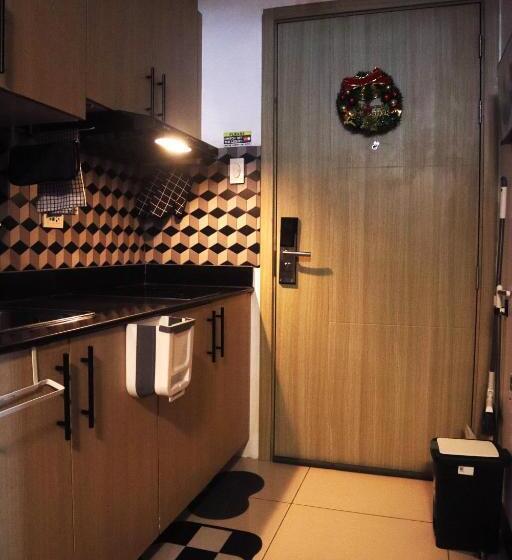 Номер Стандарт с Балконом, Smdc Breeze Residence