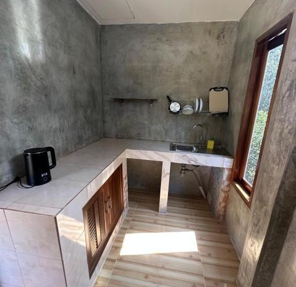بانگلوی استاندارد با چشم‌انداز دریا, Spiral Resort