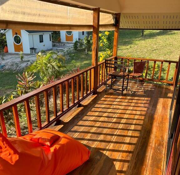بانگلوی استاندارد با چشم‌انداز دریا, Spiral Resort