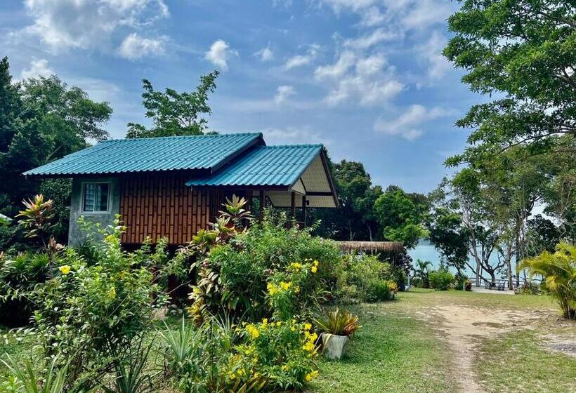 بانگلوی استاندارد با چشم‌انداز دریا, Spiral Resort