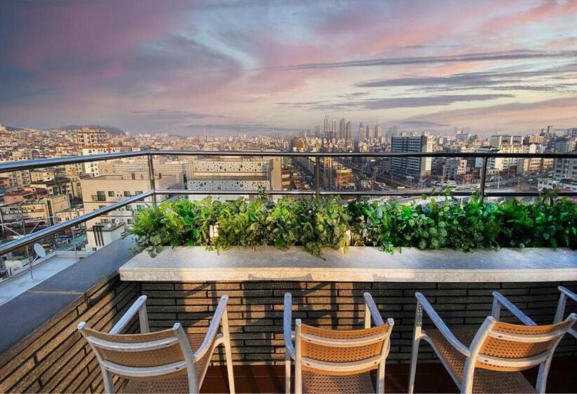 مجموعه ویستا شهر, Garden Pool Villa Lee Chung Jung