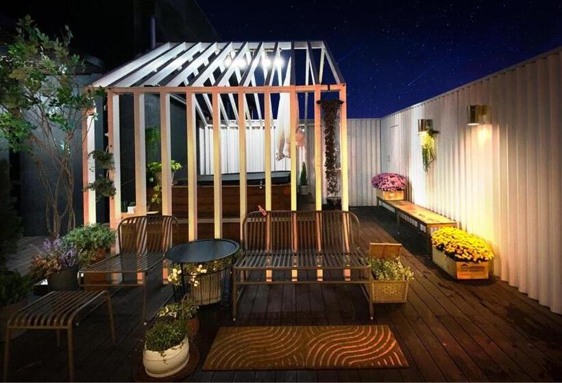 مجموعه ویستا شهر, Garden Pool Villa Lee Chung Jung