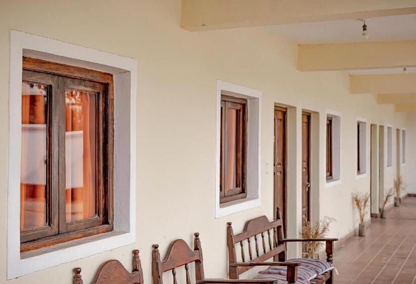 اتاق استاندارد سه نفره, Hostal La Vidala