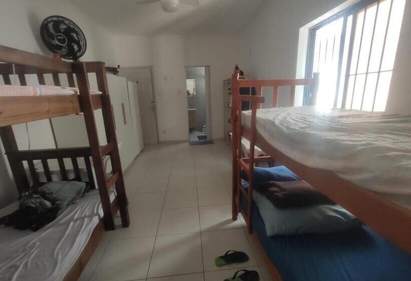 Cama em Quarto Compartilhado, Residência Rca13