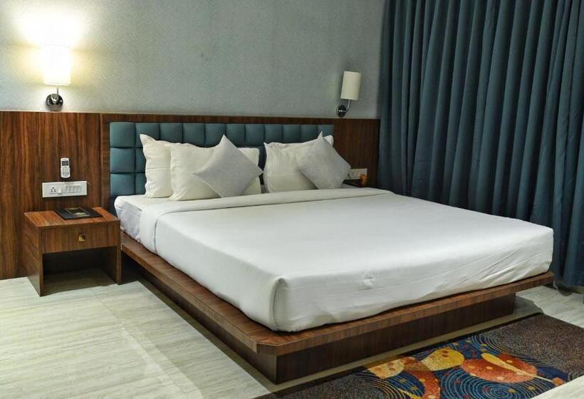 Трехместный Номер Deluxe, The One Hotel Nashik