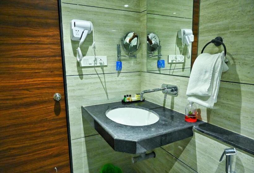 Трехместный Номер Deluxe, The One Hotel Nashik
