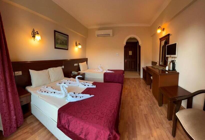 Трехместный Номер Стандарт с Балконом, Astoria Park Hotel & Spa All Inclusive