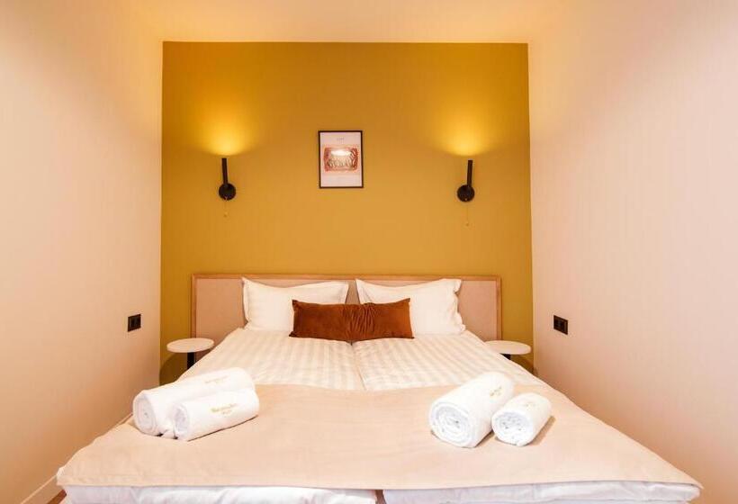 Семейный Номер Вид на Сад, Motives Inn Dilijan