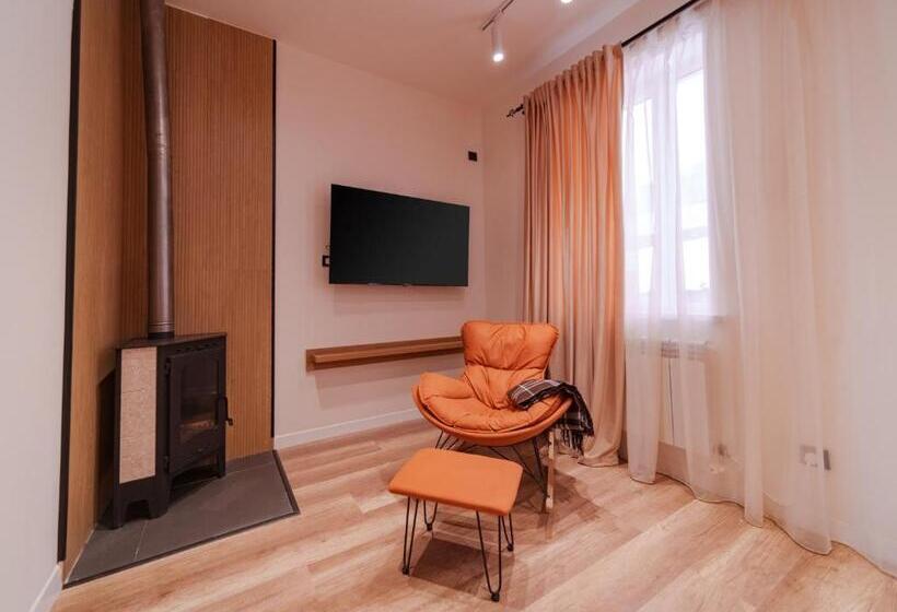 Семейный Номер Вид на Сад, Motives Inn Dilijan