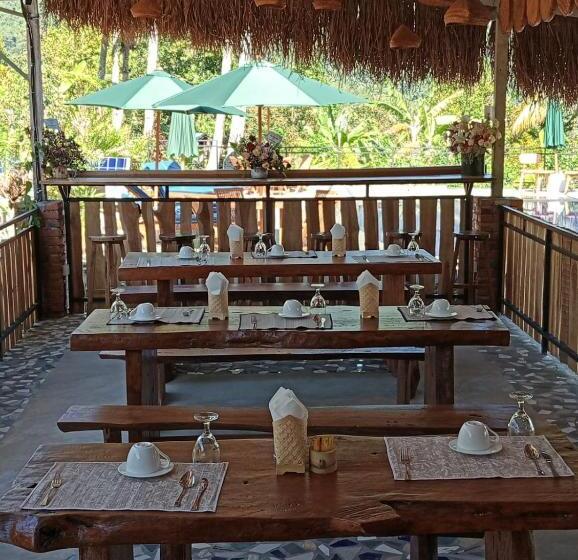 디럭스 룸, Sekumpul Bali Hidden Space