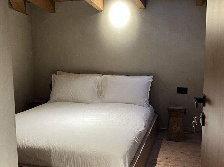스위트, Faces & Places Boutique