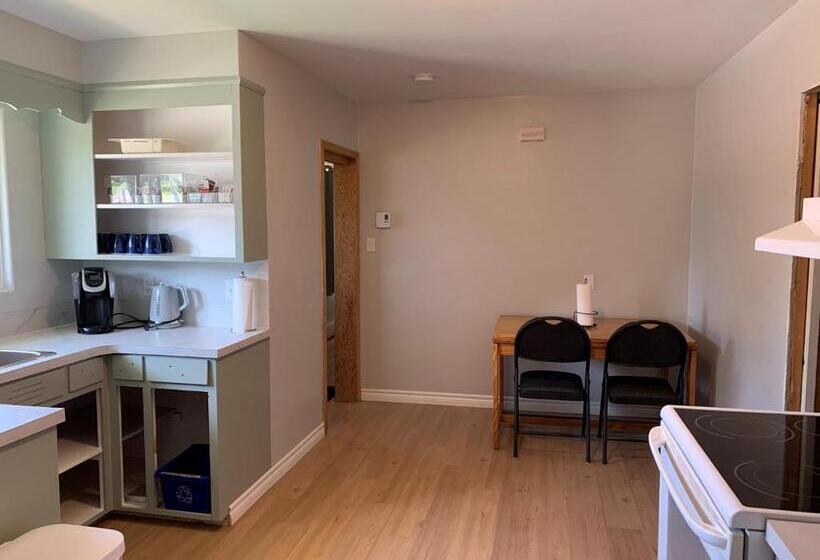 Номер Стандарт Совместная Ванная, The Resurgo Room   5 Min Walk To Moncton Hospital