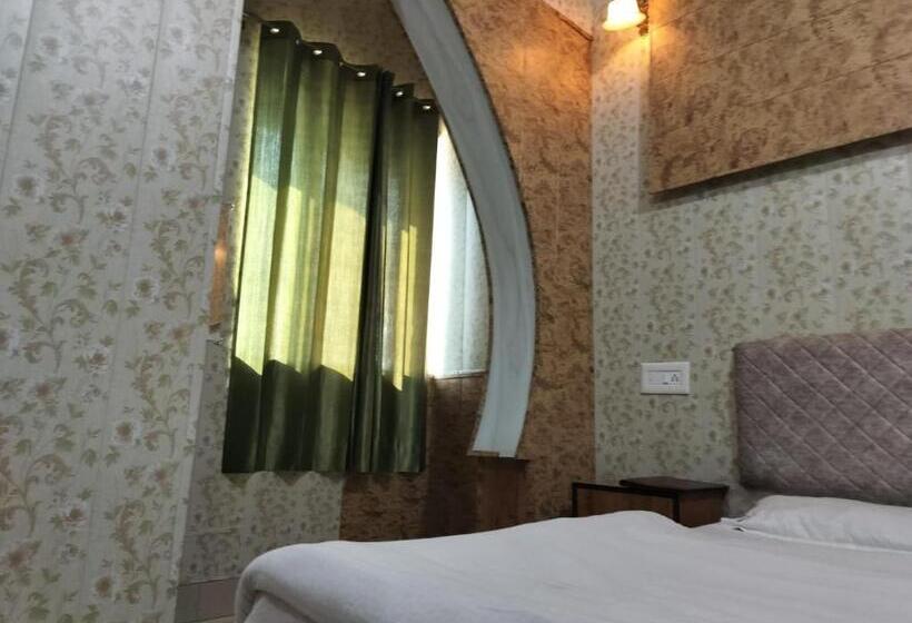 标准间, Eagle Nest Guest House