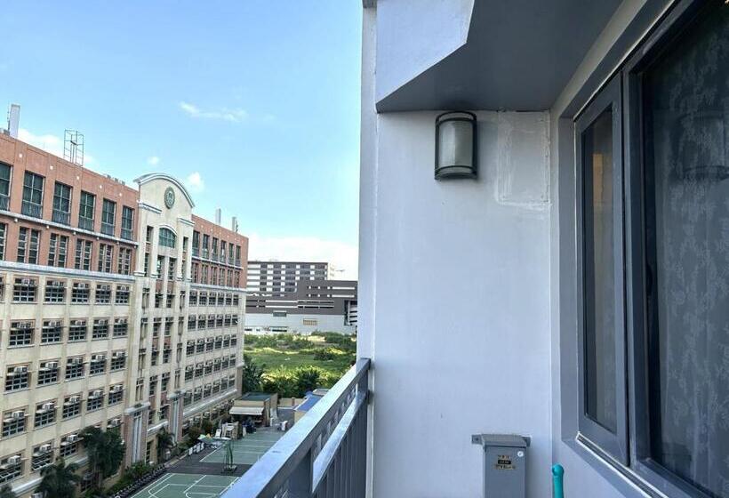 バルコニー付きデラックスルーム, Shore Residences Moa Dynastel Staycation