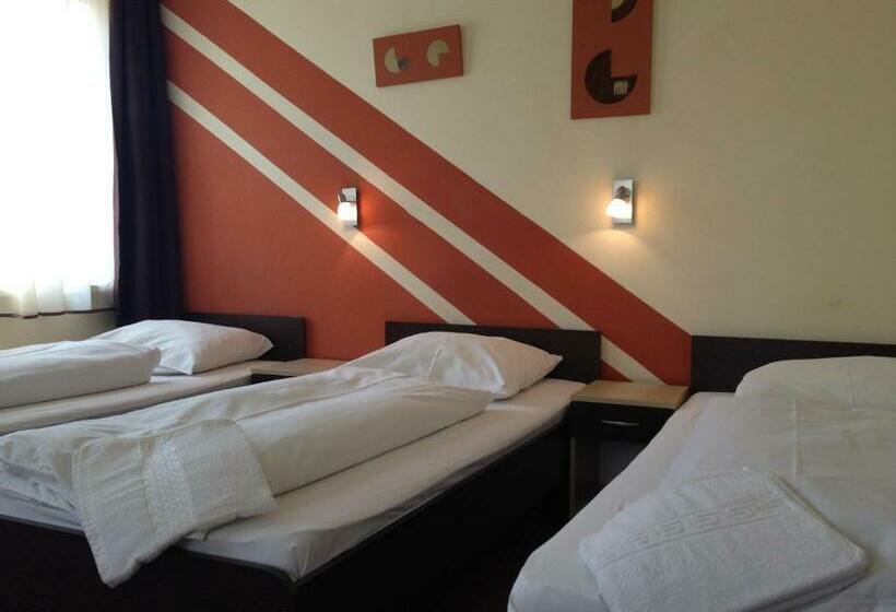 Номер Стандарт Трехместный, City Hotel Agoston