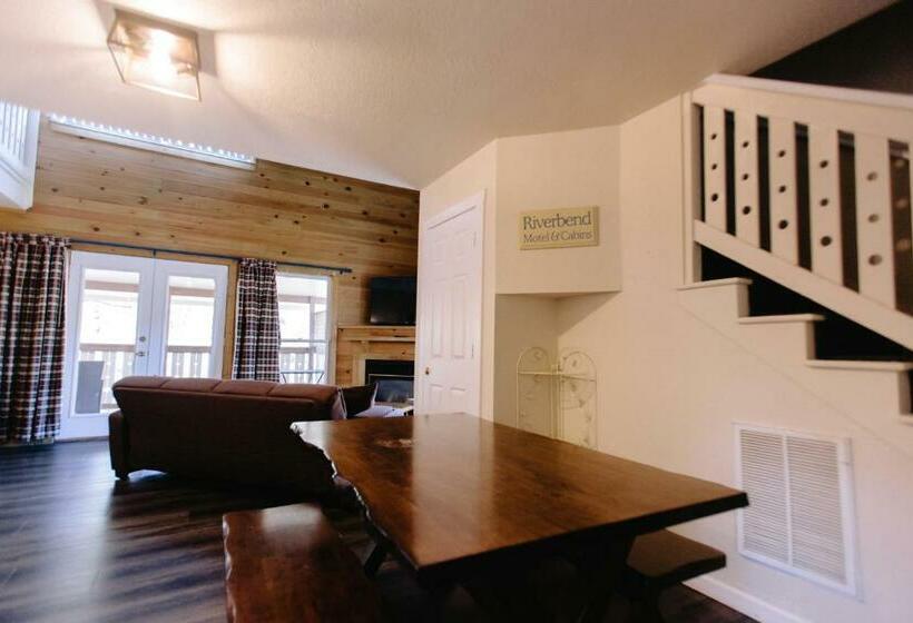 Хижина, Riverbend Motel & Cabins