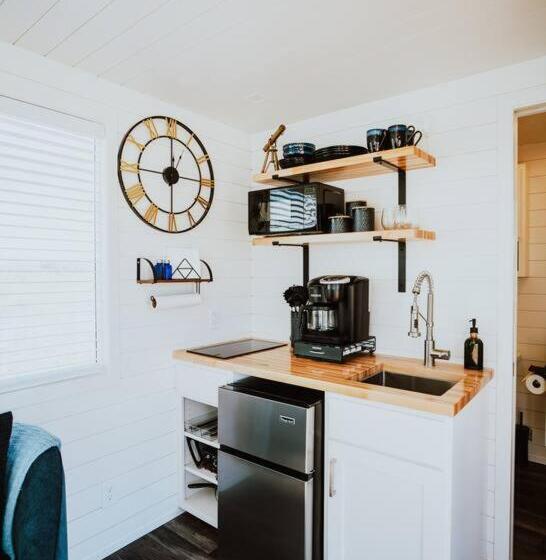 חדר סטודיו סטנדרד, New Starry Night Shipping Container Home
