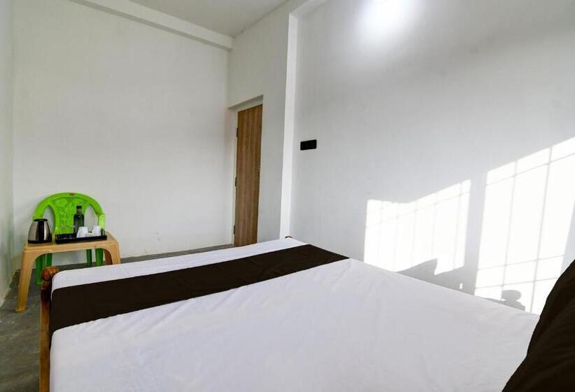 Трехместный Номер Классика, Hill View Lodge &