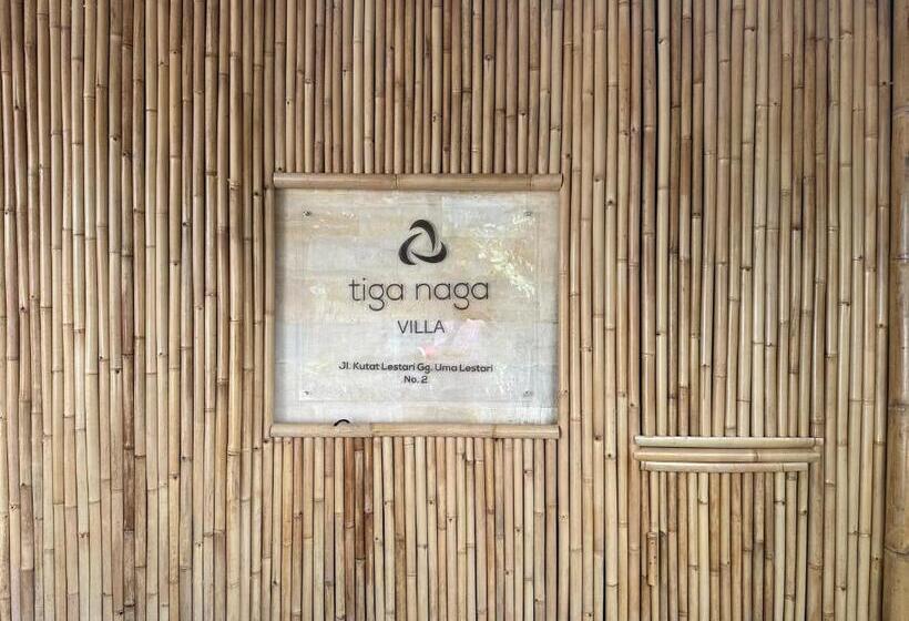 سوییت با چشم‌انداز باغ, Tiga Naga Villa