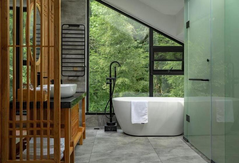 Номер Стандарт с Балконом, Zhangjiajie Qiquan Vacation B&b