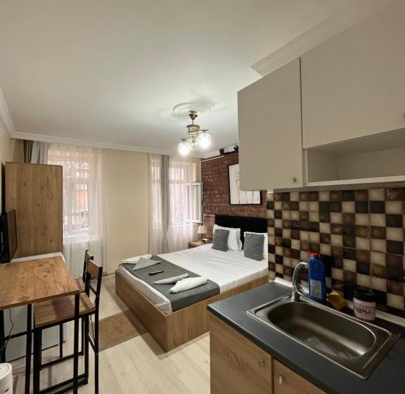 استودیوی استاندارد, 3 ) Taksim’de Süit Delüxe Otel Odası