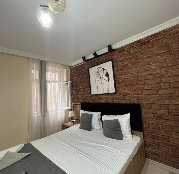 استودیوی استاندارد, 3 ) Taksim’de Süit Delüxe Otel Odası